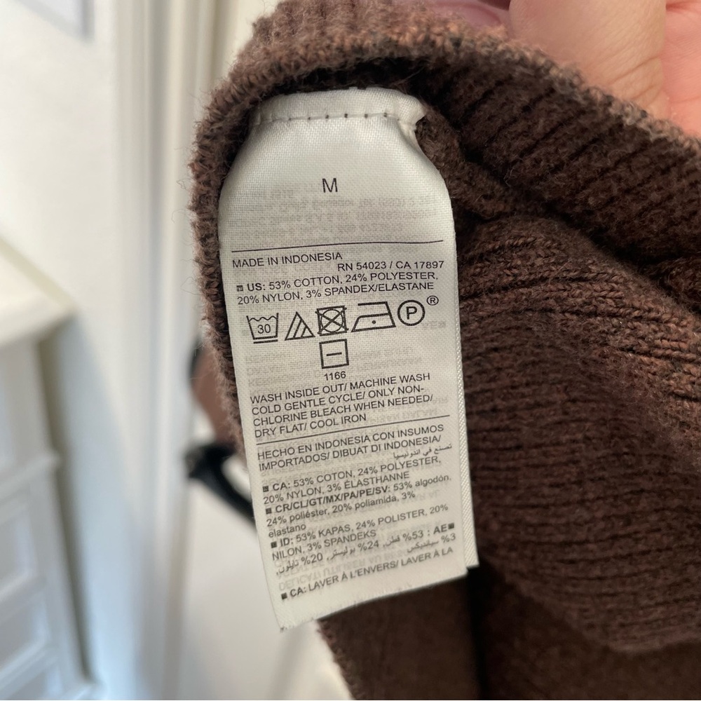 Old Navy Women's Chocolate V-Neck Sweater - Picture 4 of 4